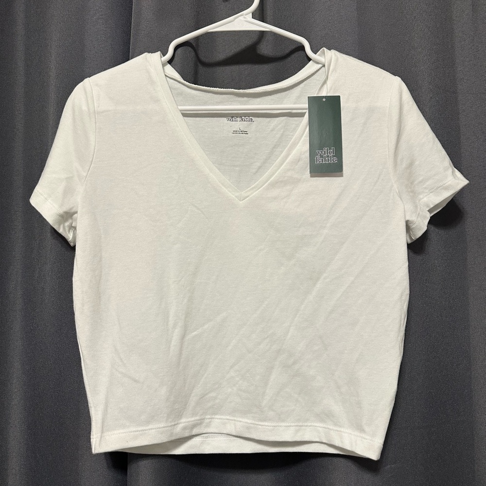 Wild Fable Women's Short Sleeve V-Neck Cropped White T-Shirt
